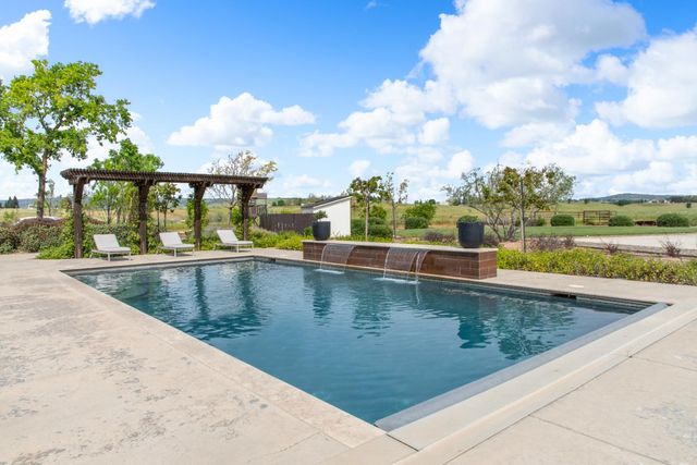 16641 Sonora Rd, Oakdale, CA 95361