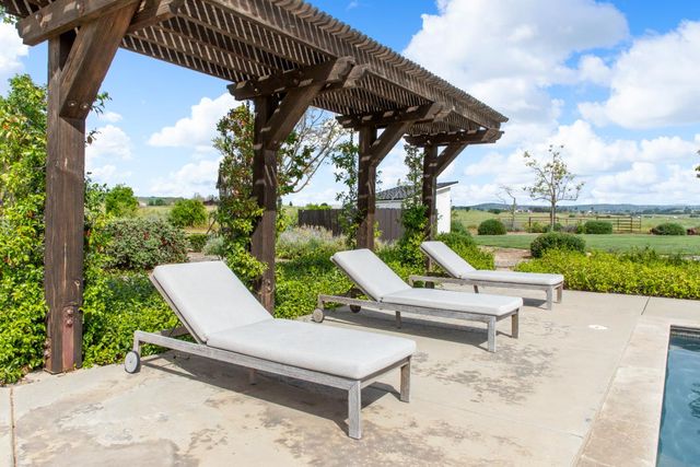 16641 Sonora Rd, Oakdale, CA 95361