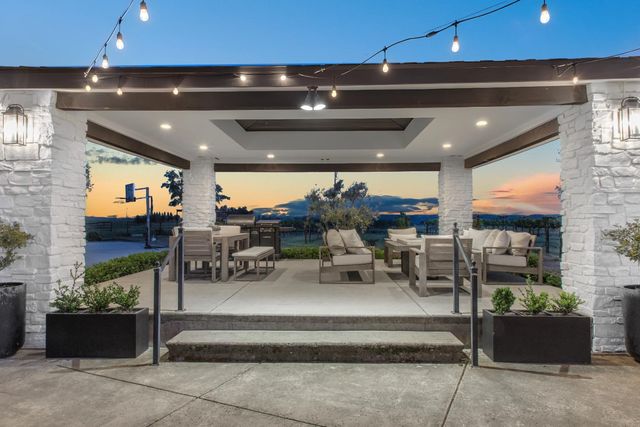 16641 Sonora Rd, Oakdale, CA 95361