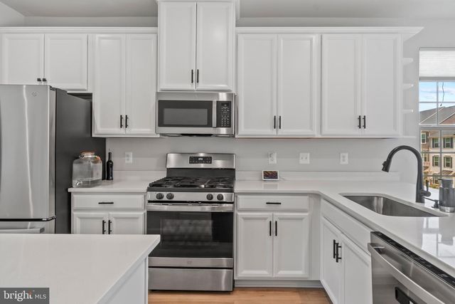 9826 POSTERITY LN, Montgomery Village, MD 20886