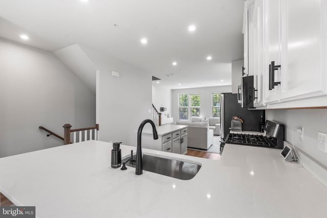 9826 POSTERITY LN, Montgomery Village, MD 20886