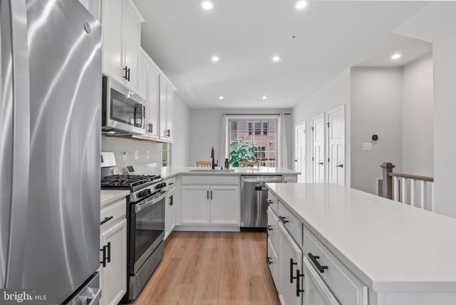 9826 POSTERITY LN, Montgomery Village, MD 20886