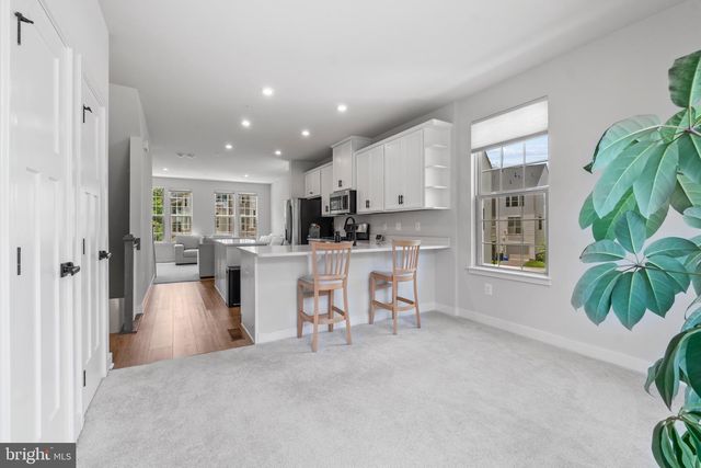 9826 POSTERITY LN, Montgomery Village, MD 20886