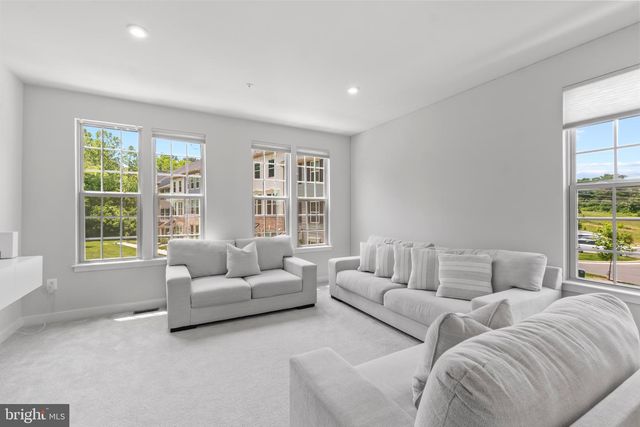 9826 POSTERITY LN, Montgomery Village, MD 20886