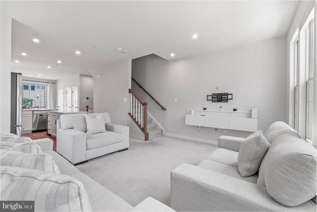 9826 POSTERITY LN, Montgomery Village, MD 20886
