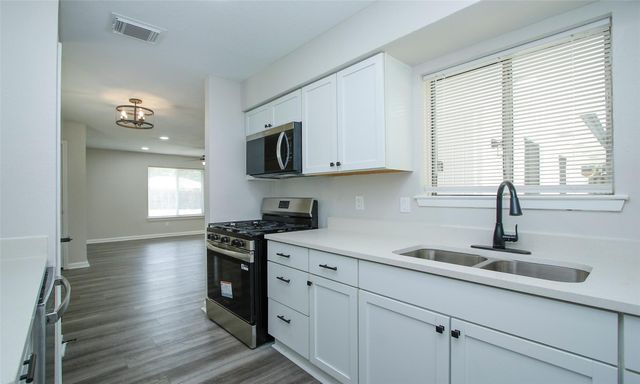 11058 Vailview Drive, Houston, TX 77016