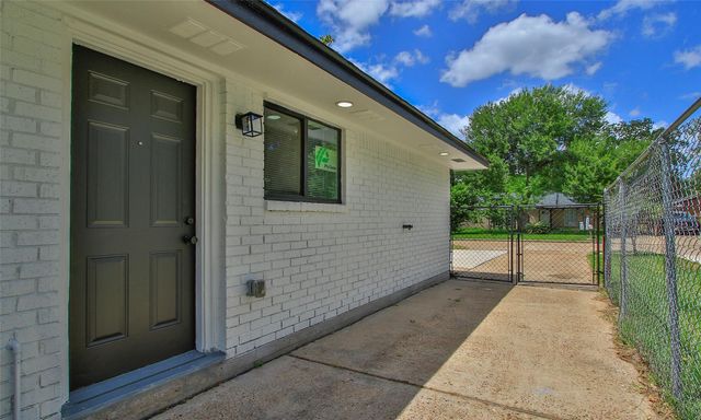 11058 Vailview Drive, Houston, TX 77016