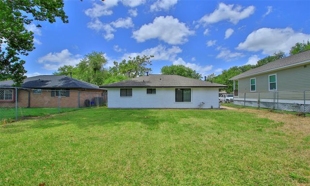 11058 Vailview Drive, Houston, TX 77016
