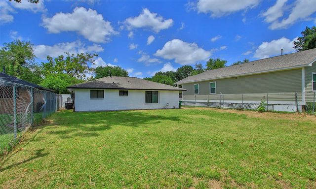 11058 Vailview Drive, Houston, TX 77016