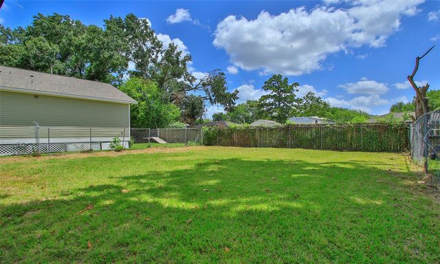 11058 Vailview Drive, Houston, TX 77016