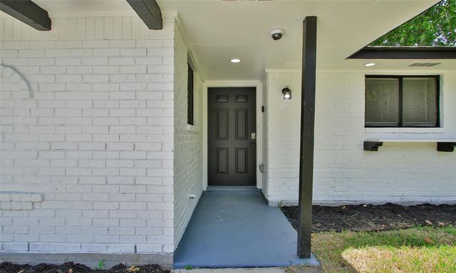 11058 Vailview Drive, Houston, TX 77016