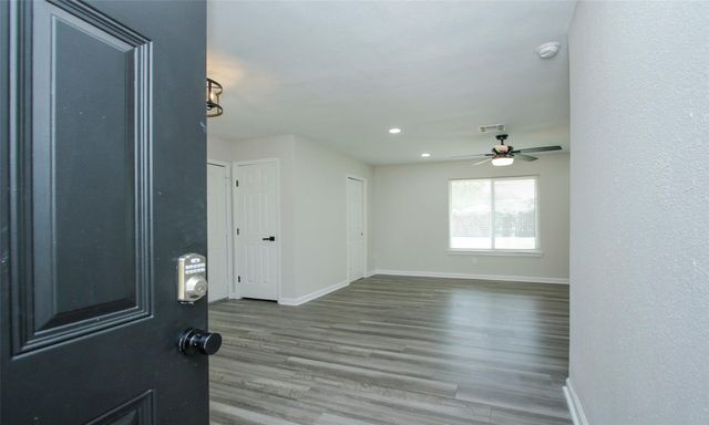 11058 Vailview Drive, Houston, TX 77016