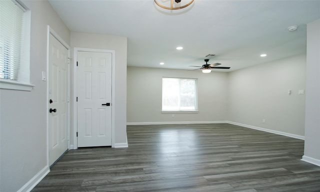 11058 Vailview Drive, Houston, TX 77016