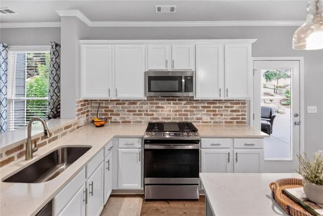 7423 Fireside Lane, Flowery Branch, GA 30542