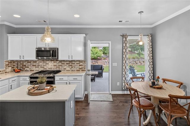 7423 Fireside Lane, Flowery Branch, GA 30542