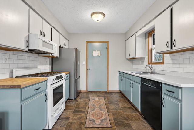 43 THICKET Lane, South Beloit, IL 61080