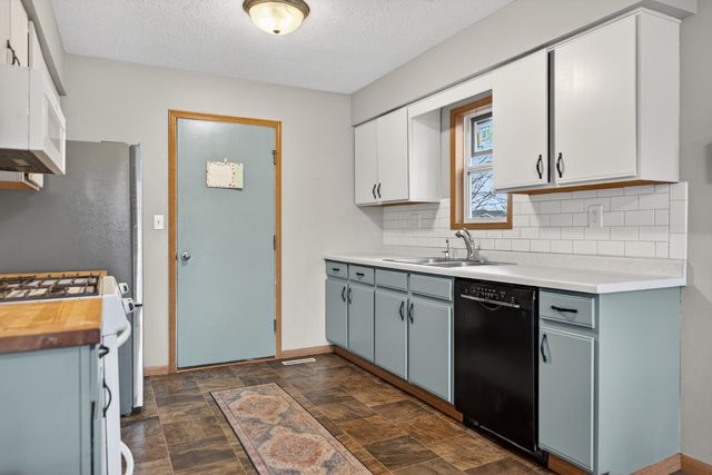 43 THICKET Lane, South Beloit, IL 61080