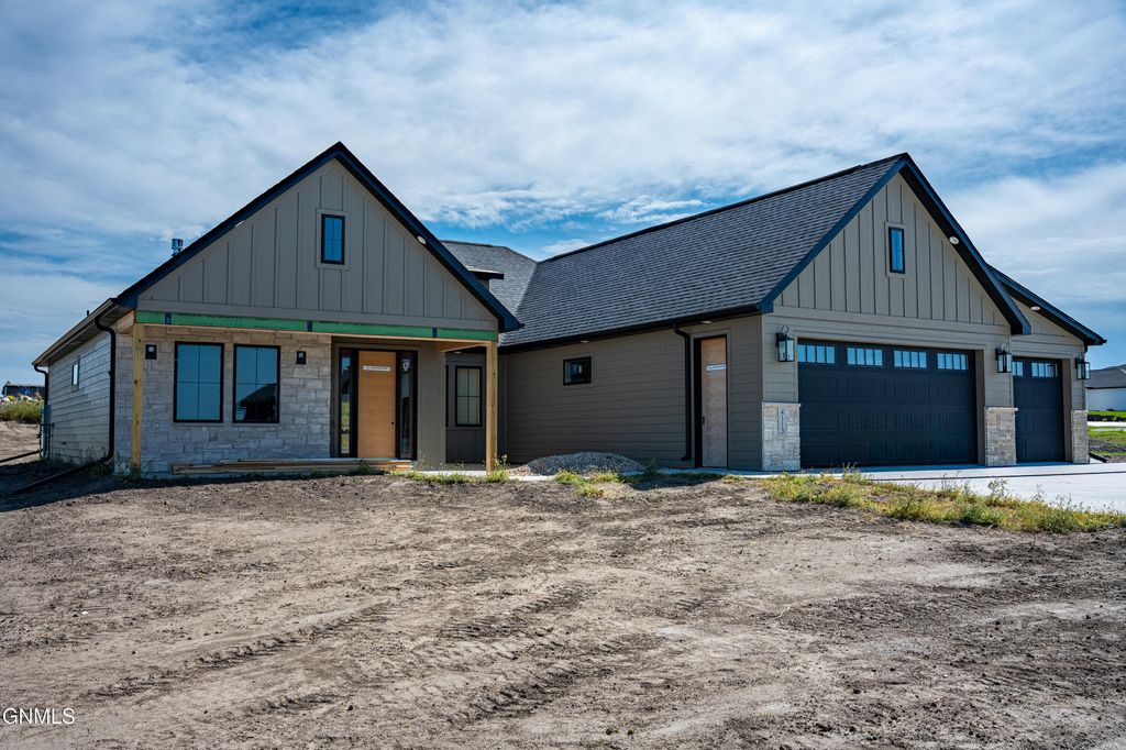 4113 Clairmont Road, Bismarck, ND 58503 photo 3
