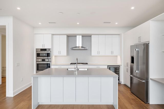 2323 W Main Street 402, Houston, TX 77098