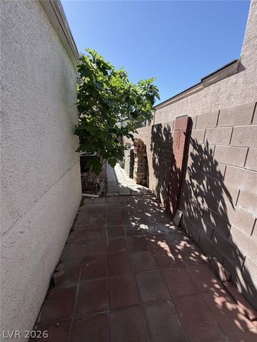 8104 Kempston Court, Las Vegas, NV 89129
