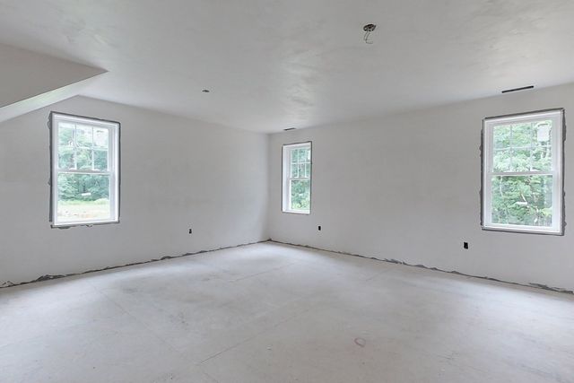 179 Brookline St, Pepperell, MA 01463
