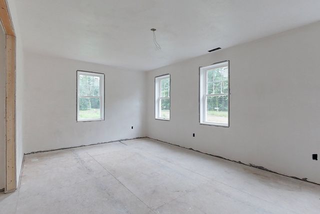 179 Brookline St, Pepperell, MA 01463