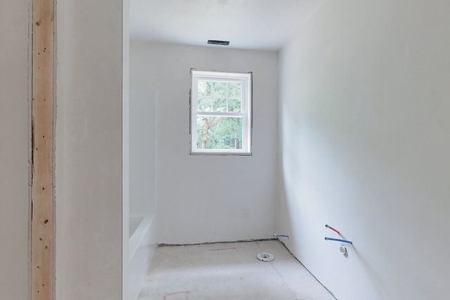 179 Brookline St, Pepperell, MA 01463