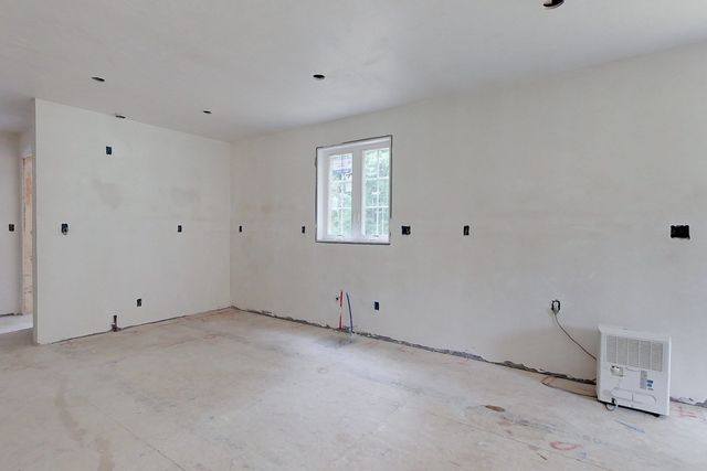 179 Brookline St, Pepperell, MA 01463