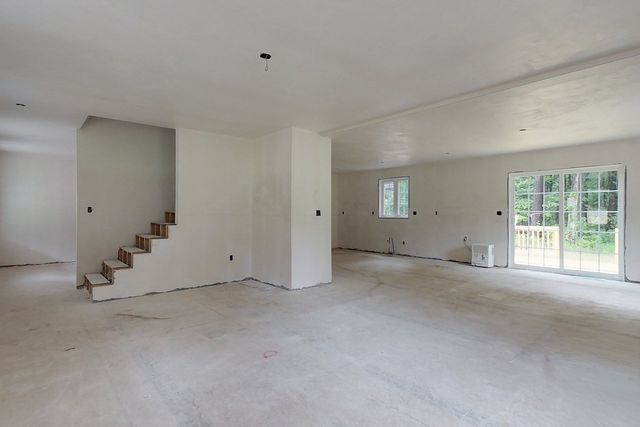 179 Brookline St, Pepperell, MA 01463