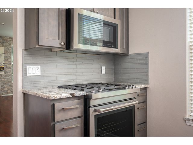 2395 SNOWBERRY RIDGE Ct, West Linn, OR 97068