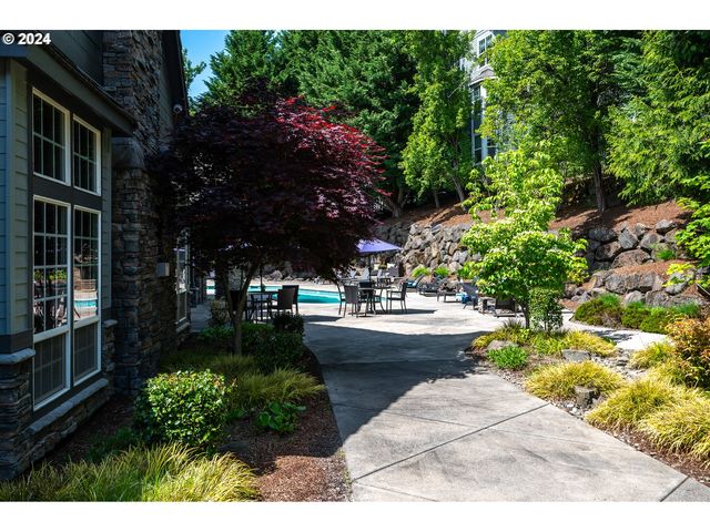 2395 SNOWBERRY RIDGE Ct, West Linn, OR 97068
