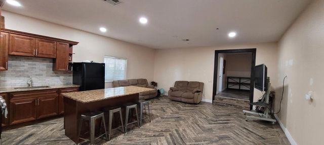 11430 Walnut Ave, Oakdale, CA 95361