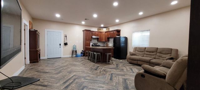 11430 Walnut Ave, Oakdale, CA 95361