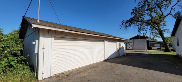 11430 Walnut Ave, Oakdale, CA 95361