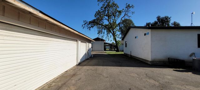 11430 Walnut Ave, Oakdale, CA 95361