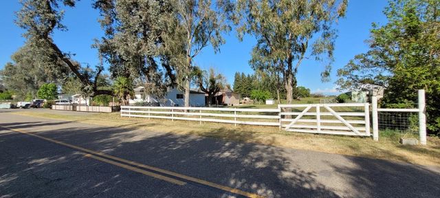 11430 Walnut Ave, Oakdale, CA 95361