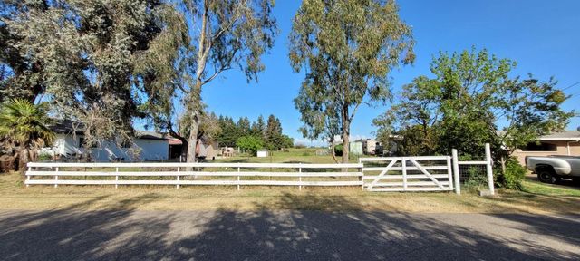 11430 Walnut Ave, Oakdale, CA 95361