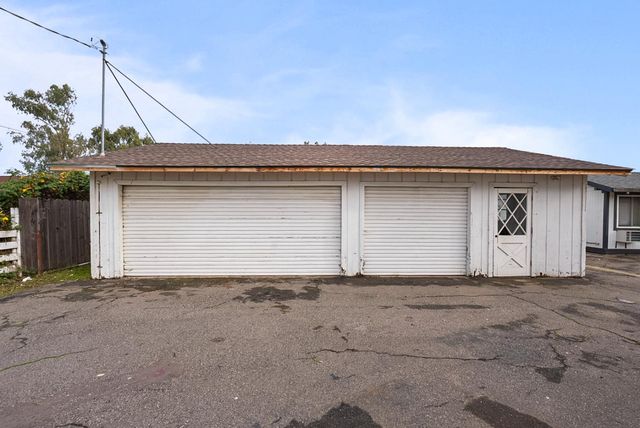 11430 Walnut Ave, Oakdale, CA 95361