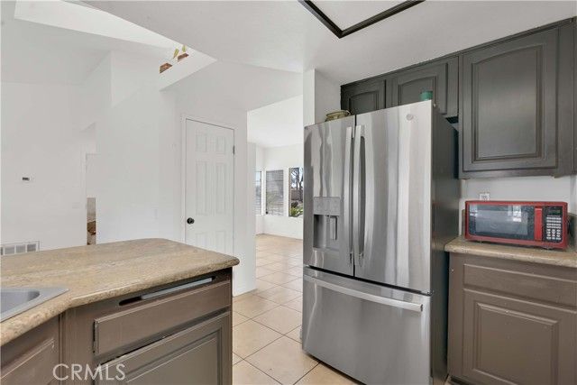 661 N Larch, Rialto, CA 92376