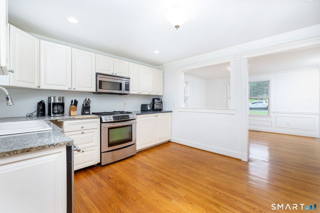16 Terrie Road, Farmington, CT 06032
