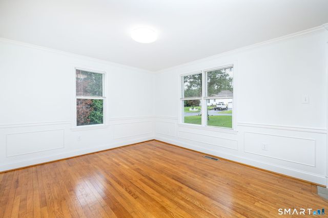 16 Terrie Road, Farmington, CT 06032