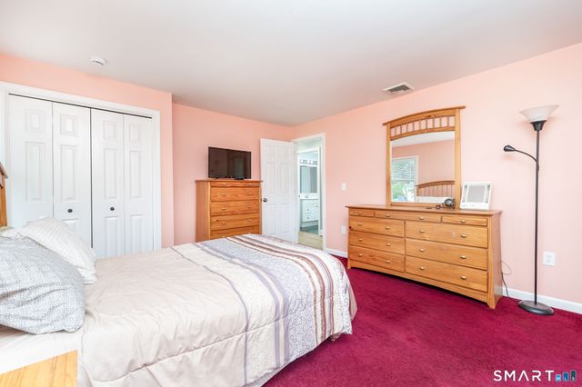 16 Terrie Road, Farmington, CT 06032