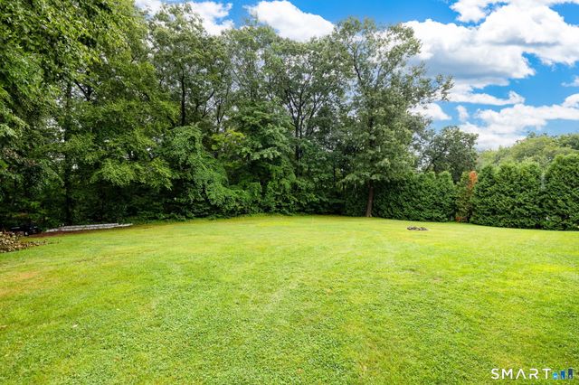 16 Terrie Road, Farmington, CT 06032