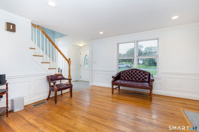 16 Terrie Road, Farmington, CT 06032