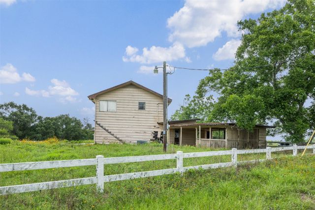 7602 Rose Lane, Sealy, TX 77474