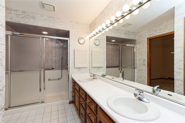 4922 Cedar Drive, West Des Moines, IA 50266