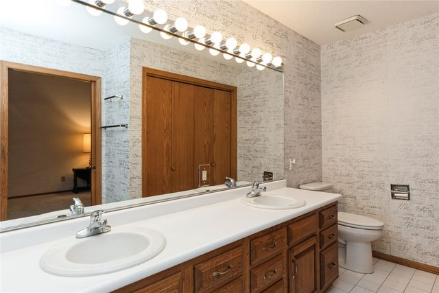 4922 Cedar Drive, West Des Moines, IA 50266