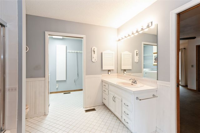 4922 Cedar Drive, West Des Moines, IA 50266