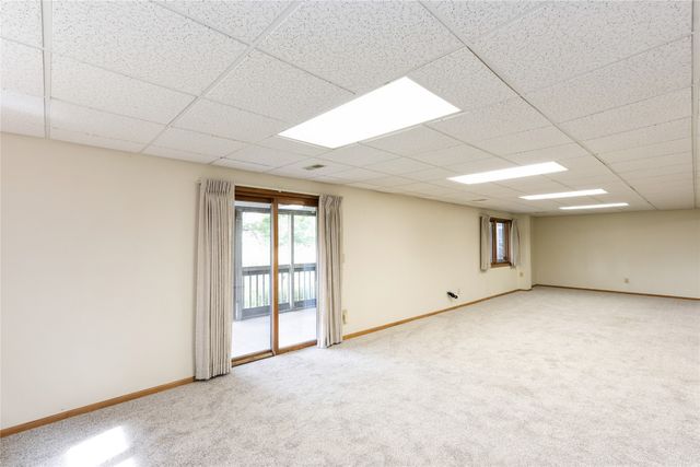 4922 Cedar Drive, West Des Moines, IA 50266