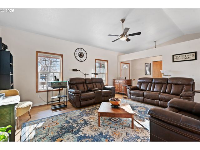 293 E IVY Ln, Union, OR 97883